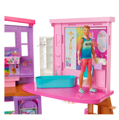 Barbie maison de Malibu (106 cm) – maison de poupée avec 2 étages, 6 pièces, un ascenseur, une balançoire et plus de 30 accessoires, jouet pour enfants à partir de 3 ans.