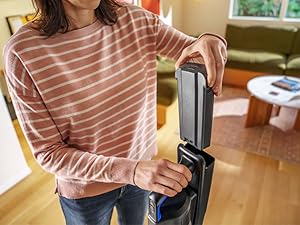 Self-Cleaning Brushroll