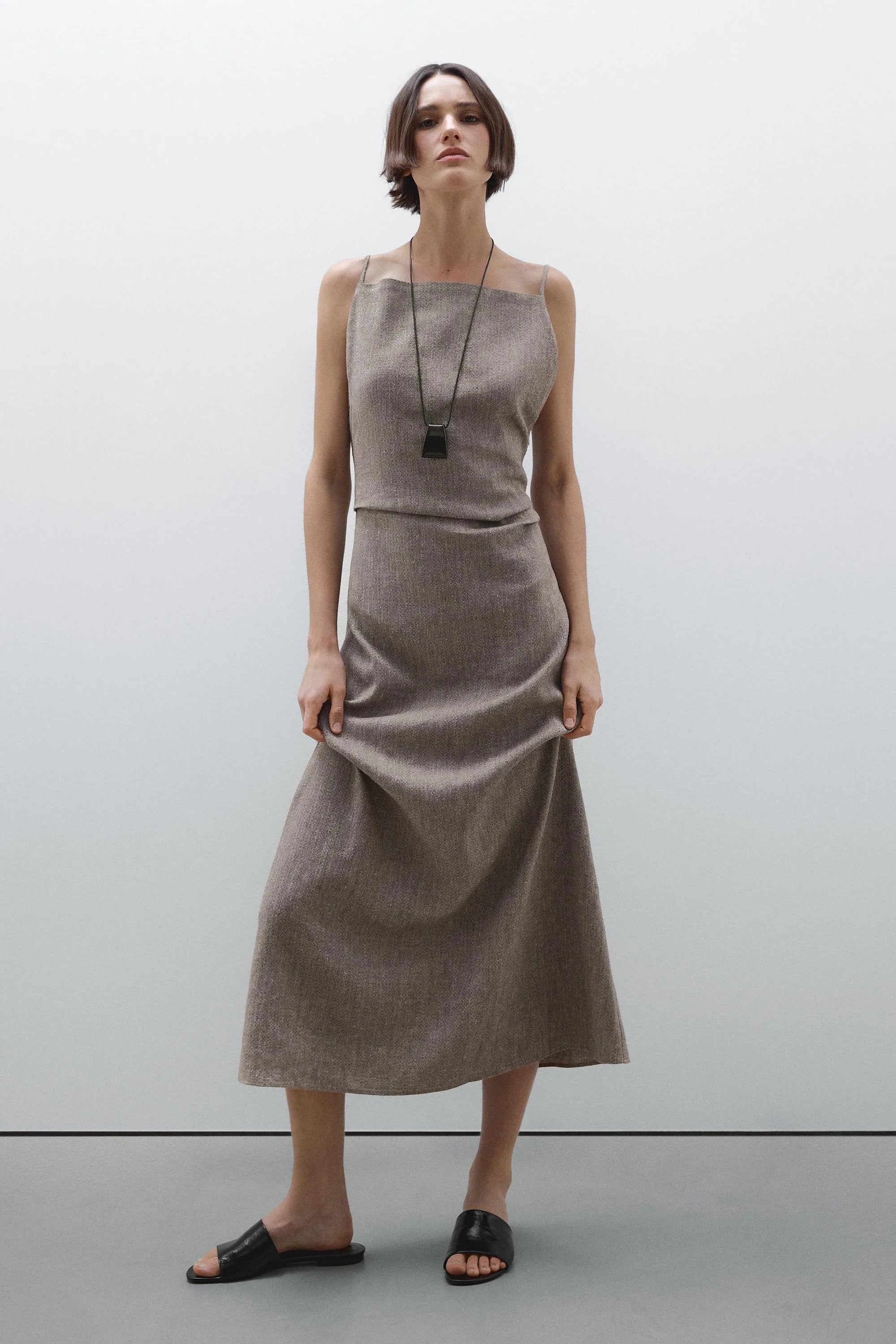 Linen-Blend Flowing Maxi Dress-ROVOLE