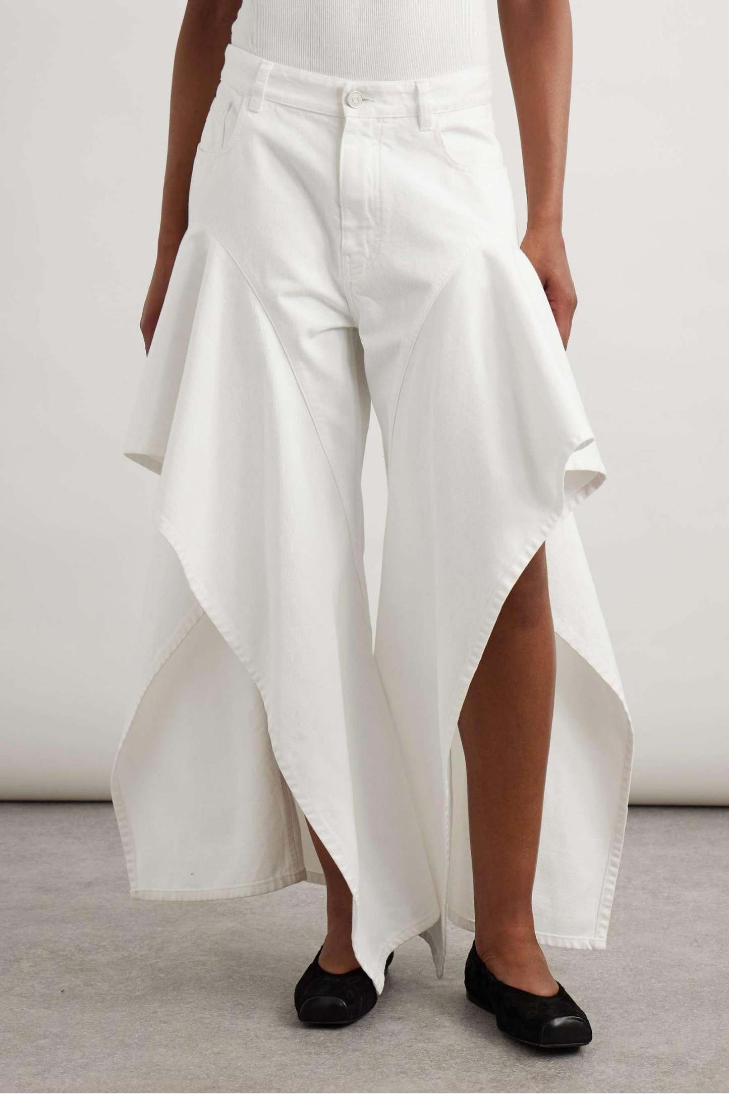 Ruffled Mid-Rise Wide-Leg Jeans-ROVOLE