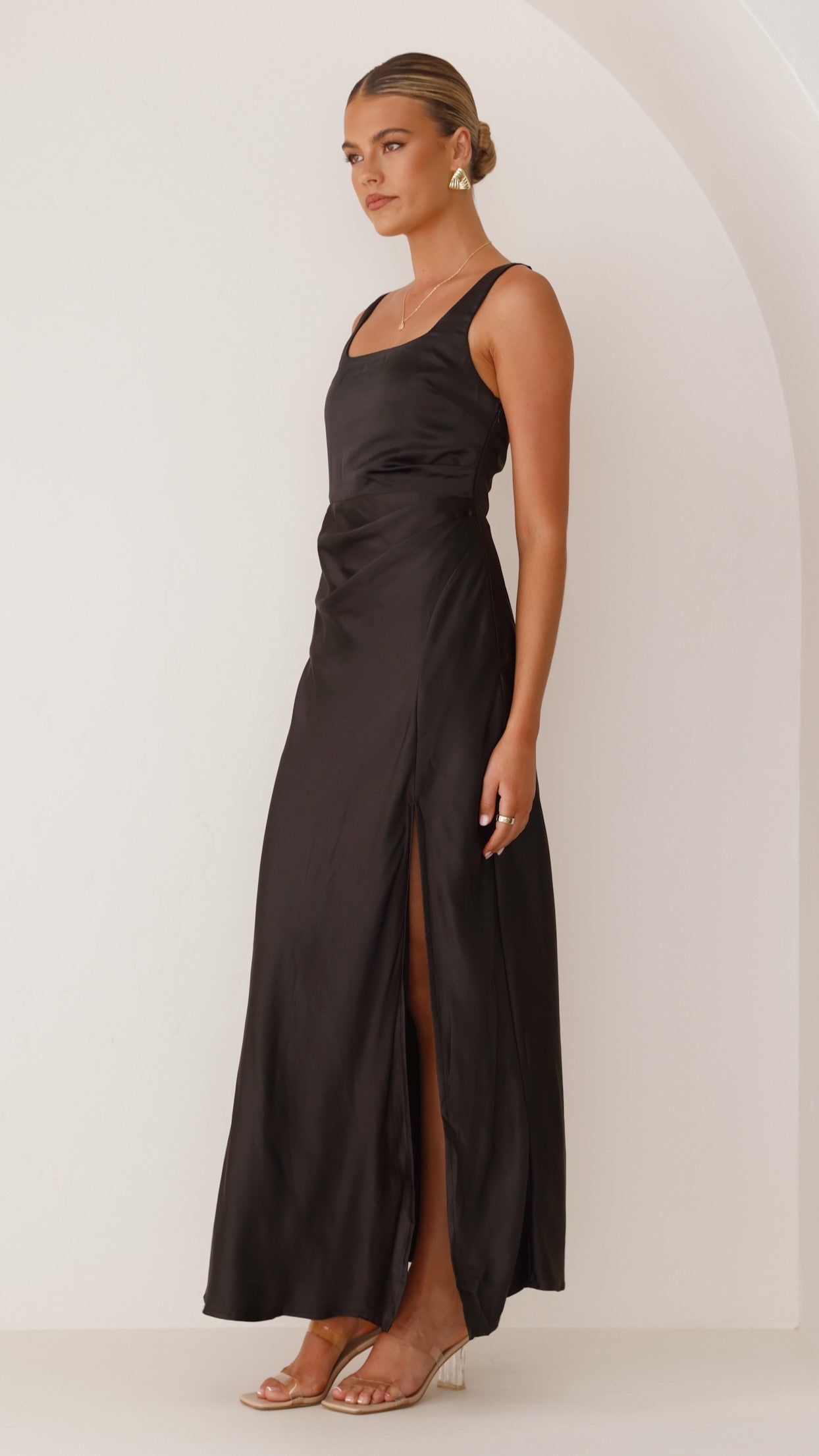 Alaria Maxi Dress - Black-ROVOLE