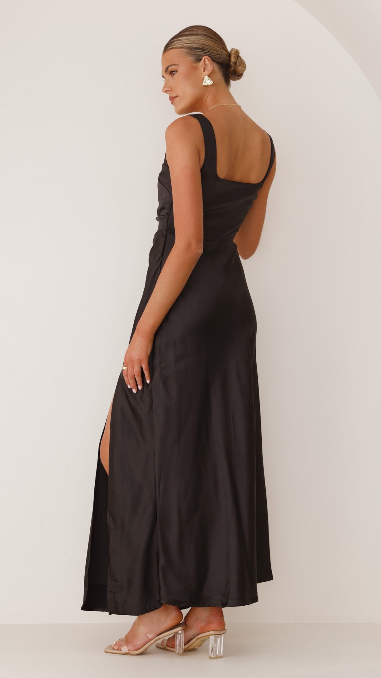 Alaria Maxi Dress - Black-ROVOLE