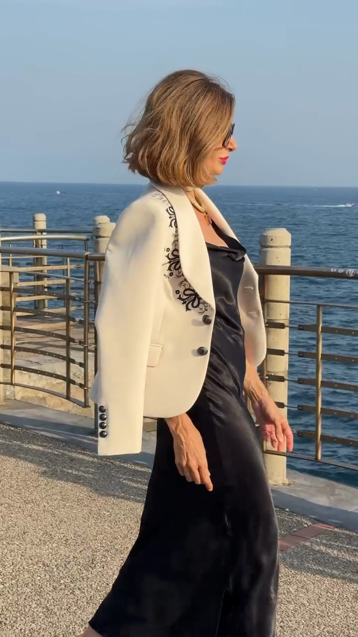 Embroidered White Blazer-ROVOLE