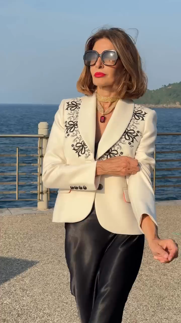 Embroidered White Blazer-ROVOLE