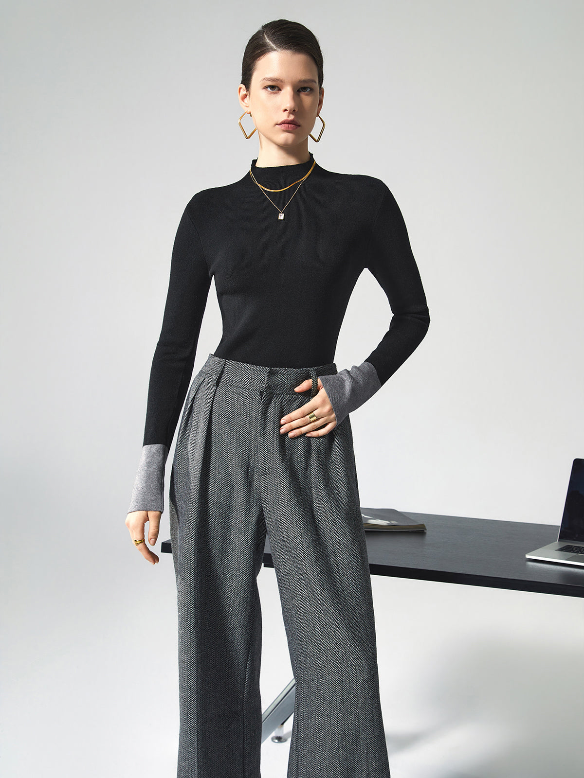 Long Sleeve Contrast Cuff Knit Top-Massicos