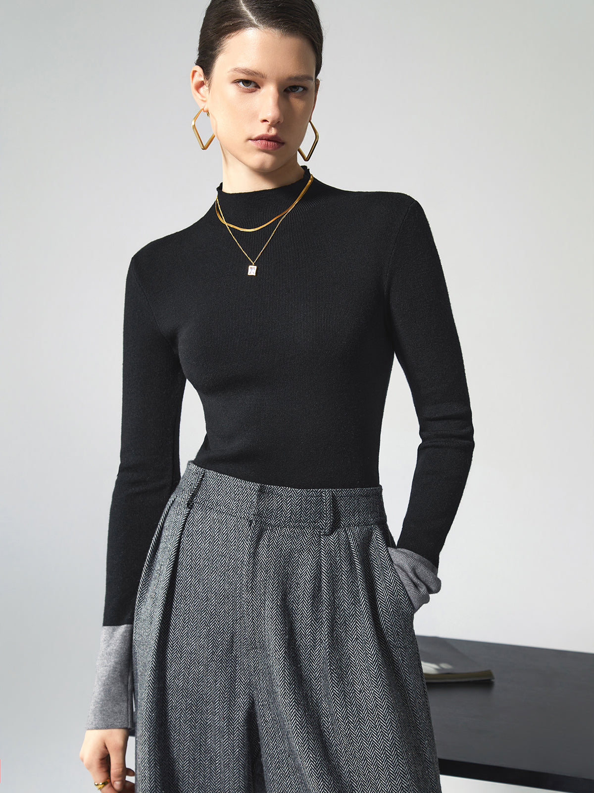 Long Sleeve Contrast Cuff Knit Top-Massicos