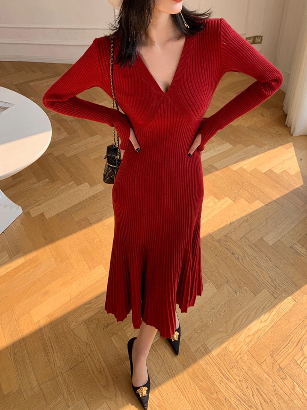 Elegant V-Neck Pleated Dress-Massicos