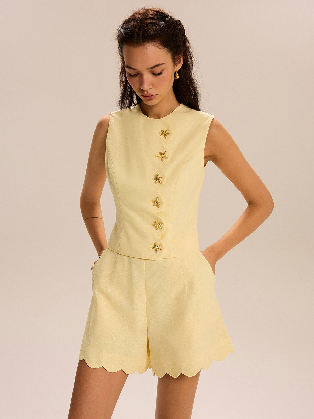 Shorts Set With Decor Button and Scallop Hem-Mesadic