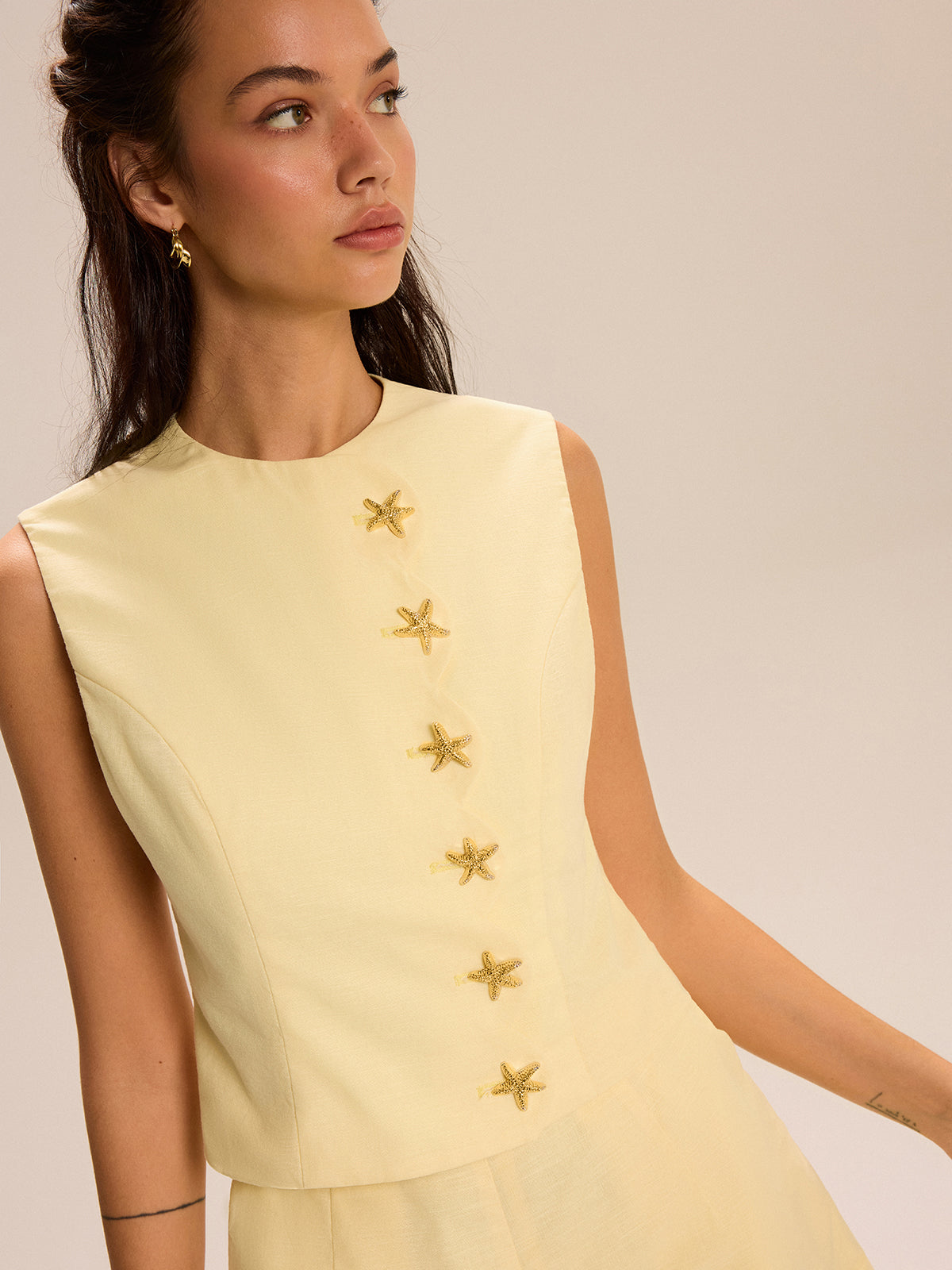 Shorts Set With Decor Button and Scallop Hem-Mesadic