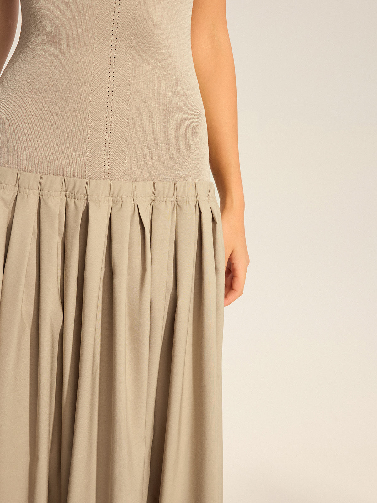 Sleeveless Knit-Top Pleated Midi Dress-Mesadic