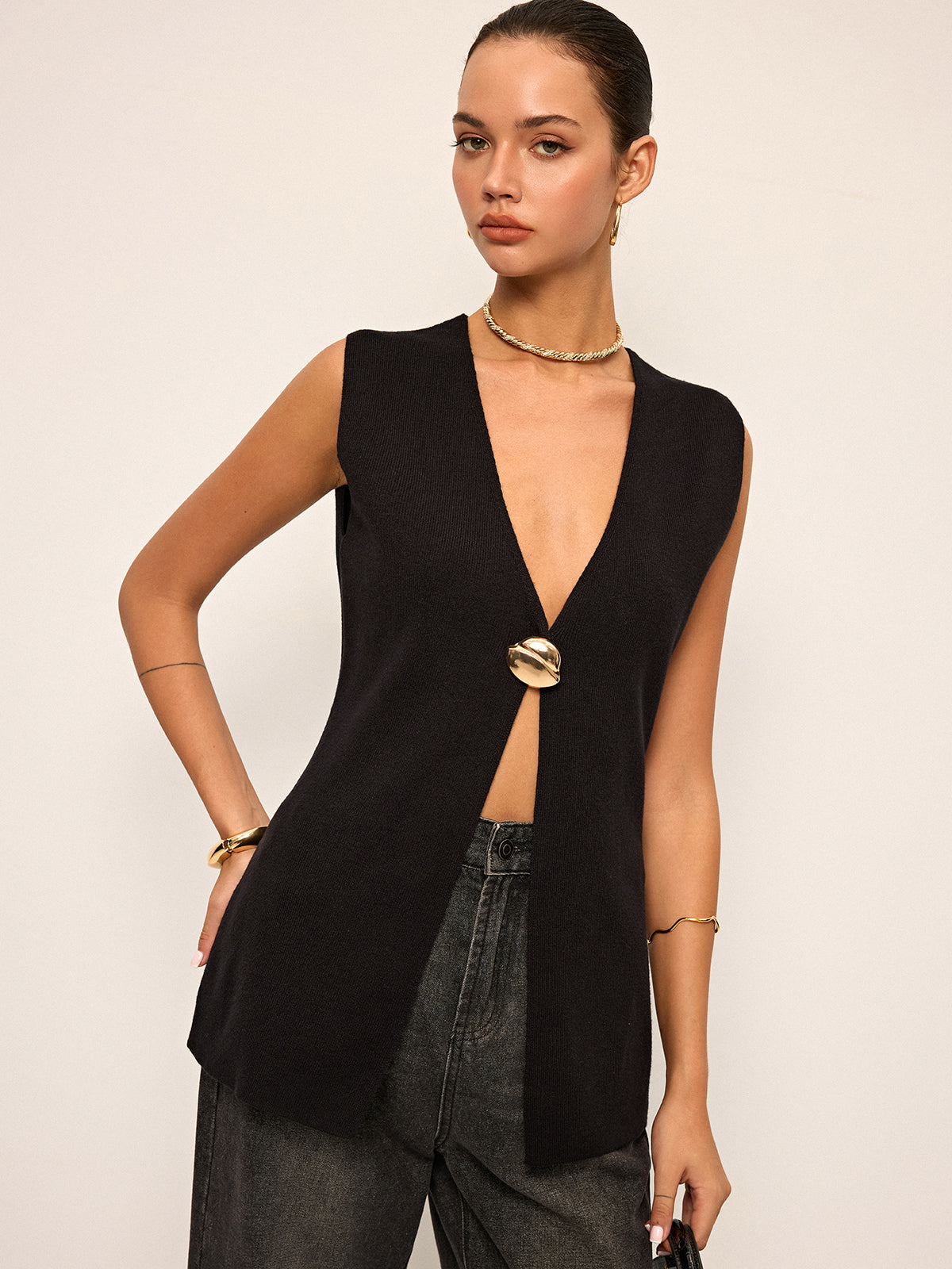 Metal Detail Sleeveless Vest-Massicos