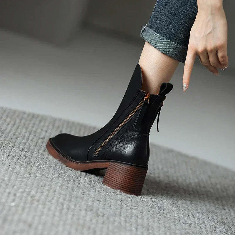 Addison | Leather Ankle Boots with Zip-ROVOLE