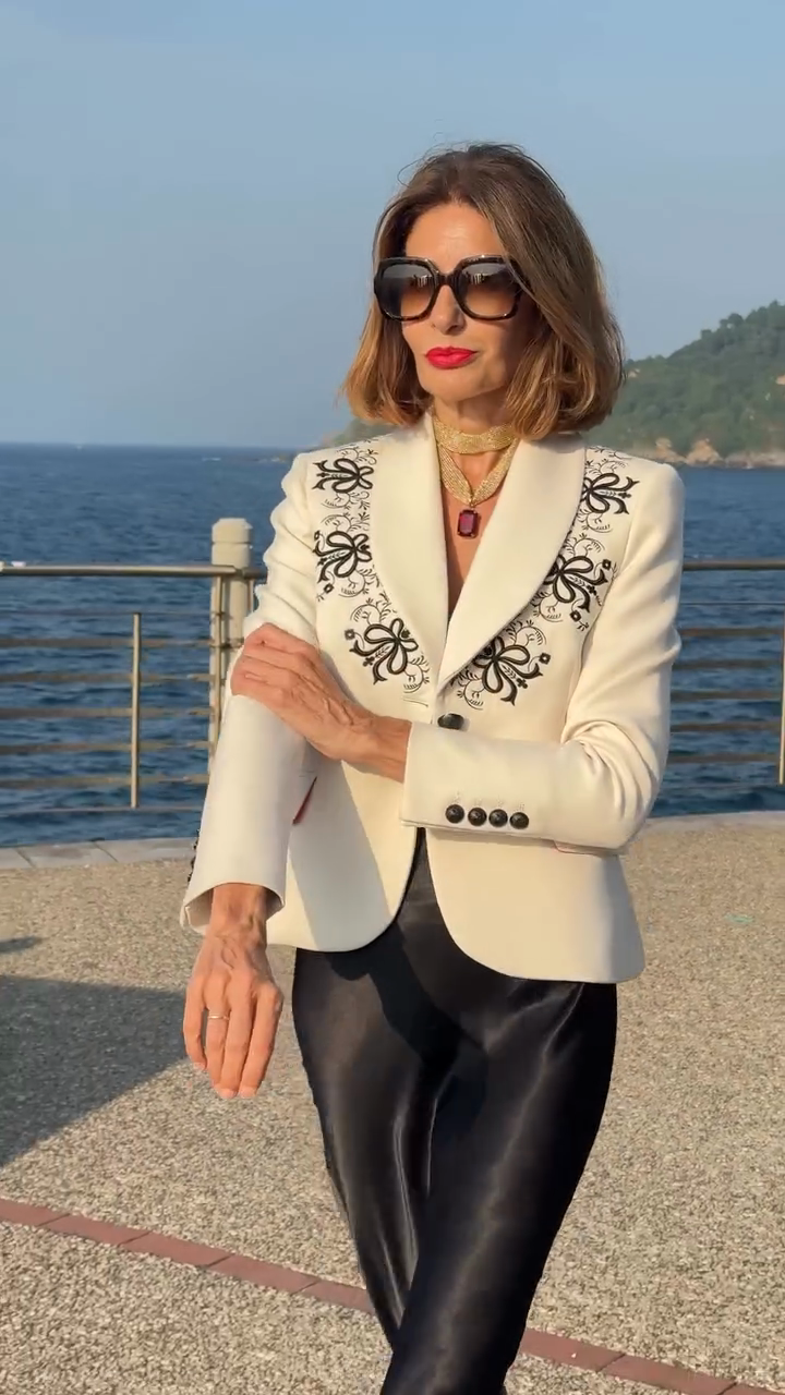 Embroidered White Blazer-ROVOLE