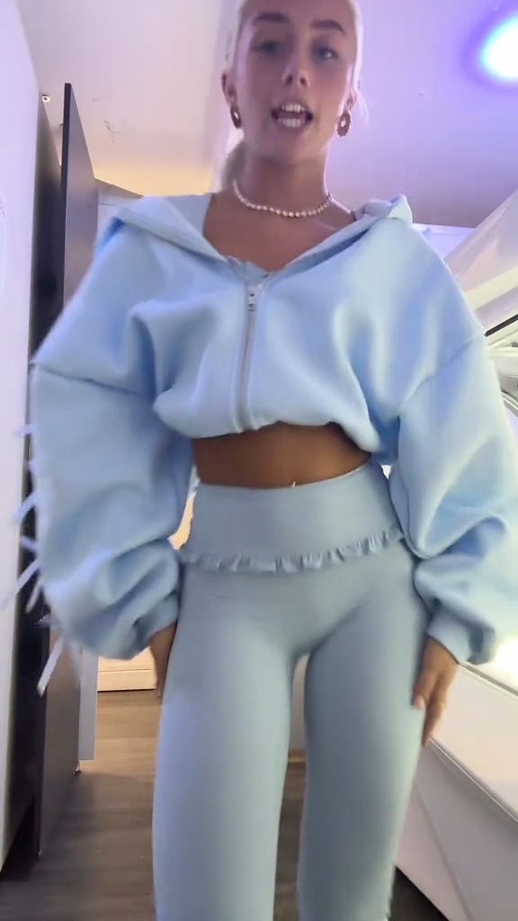 Solid color fashionable bow hoodie