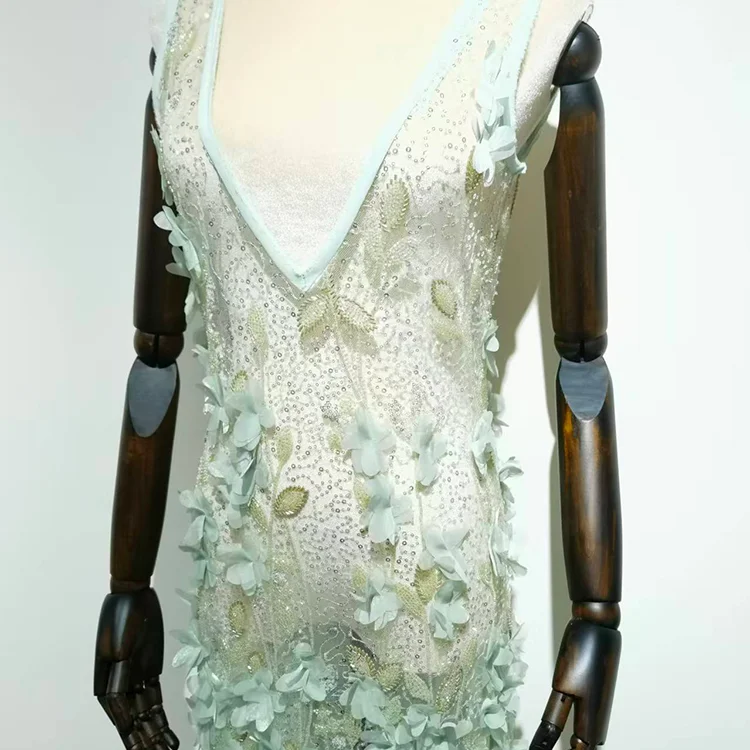 3D Floral Appliqué Tulle Fabric (130cm) - BT00015