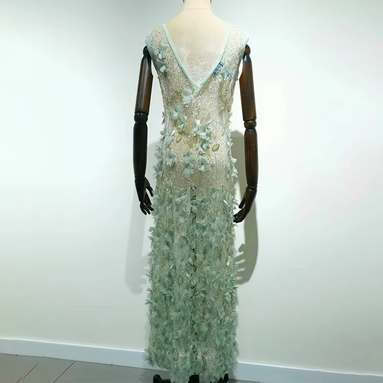 3D Floral Appliqué Tulle Fabric (130cm) - BT00015