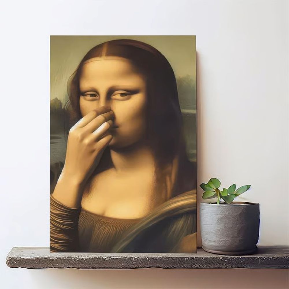 Piece Mimics Mona Lisa Bathroom Wall