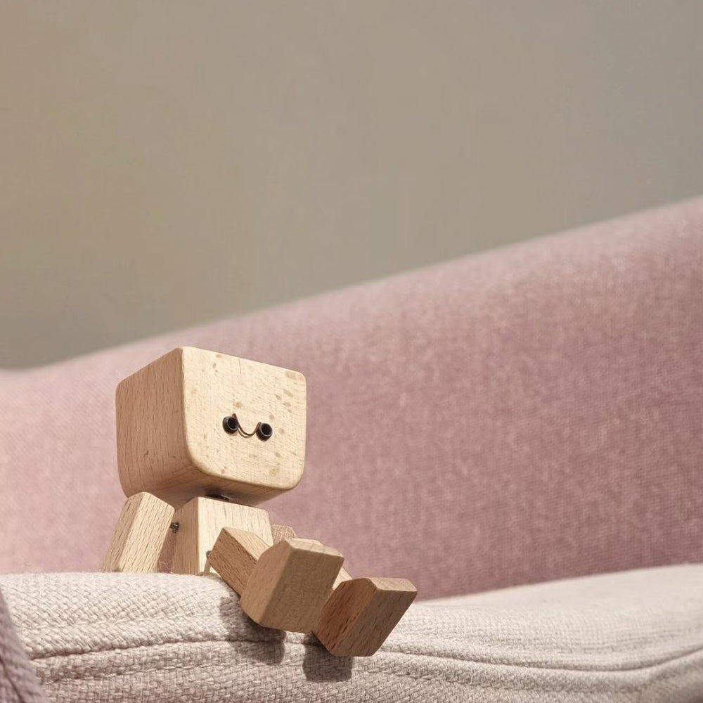 Charming Little Wooden Figure That Sways with 12PCS Magnetic Expressions