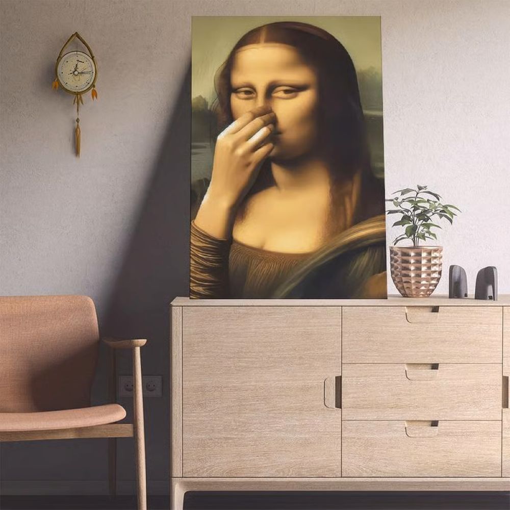 Piece Mimics Mona Lisa Bathroom Wall