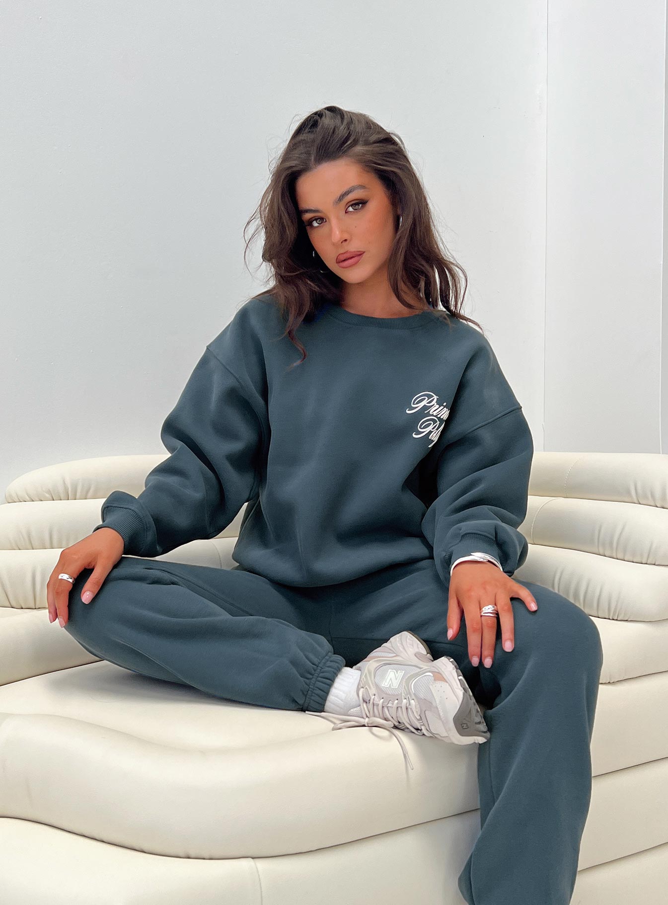 Oh Mollys Crew Neck Sweatshirt Cursive Text Navy / White-Oh Mollys