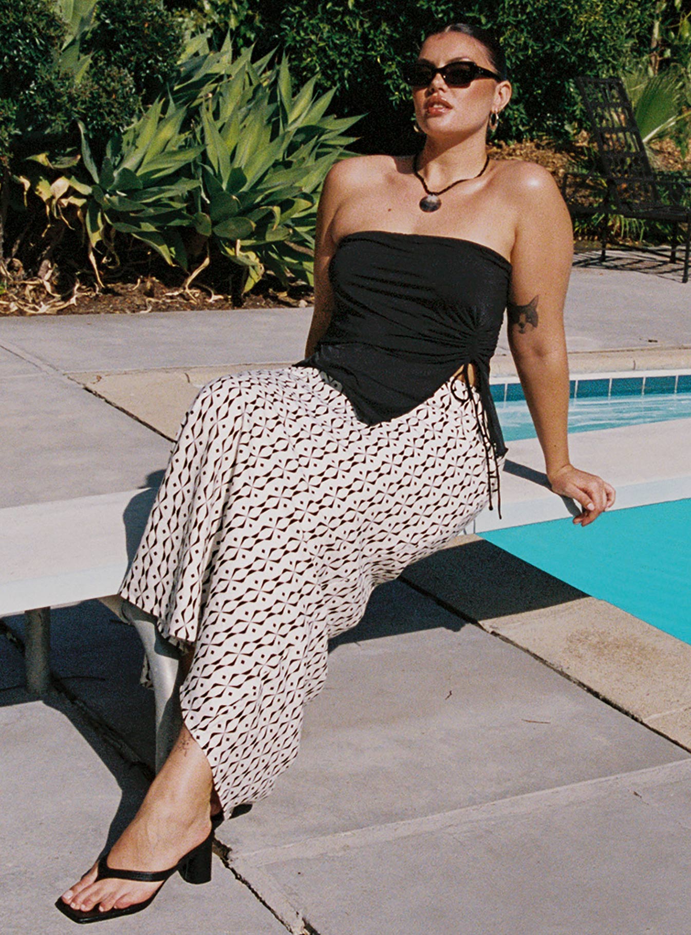 Mercer Linen Blend Maxi Skirt Black / White Curve-Oh Mollys