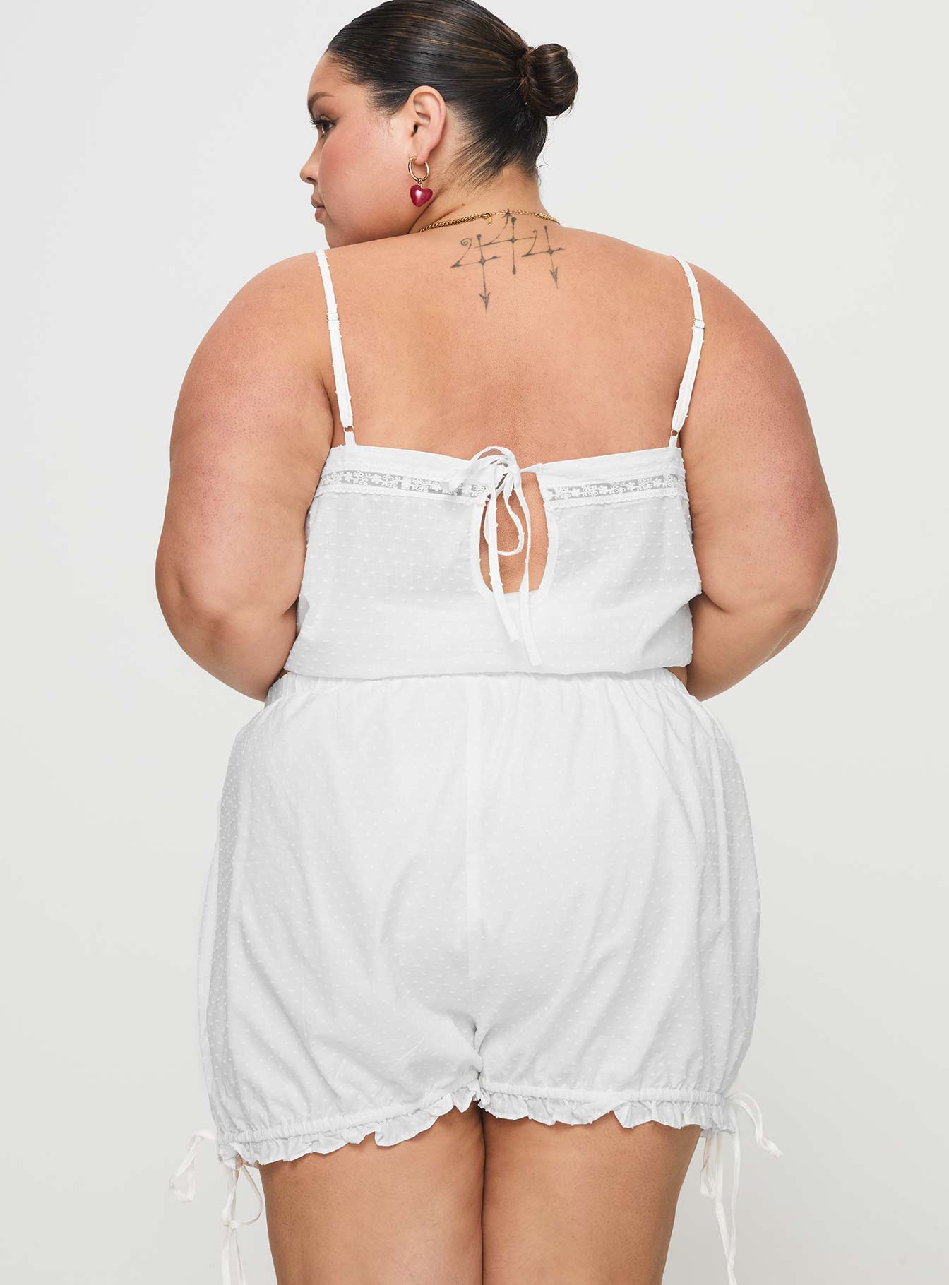 Invisible String Sleep Short White Curve-Oh Mollys