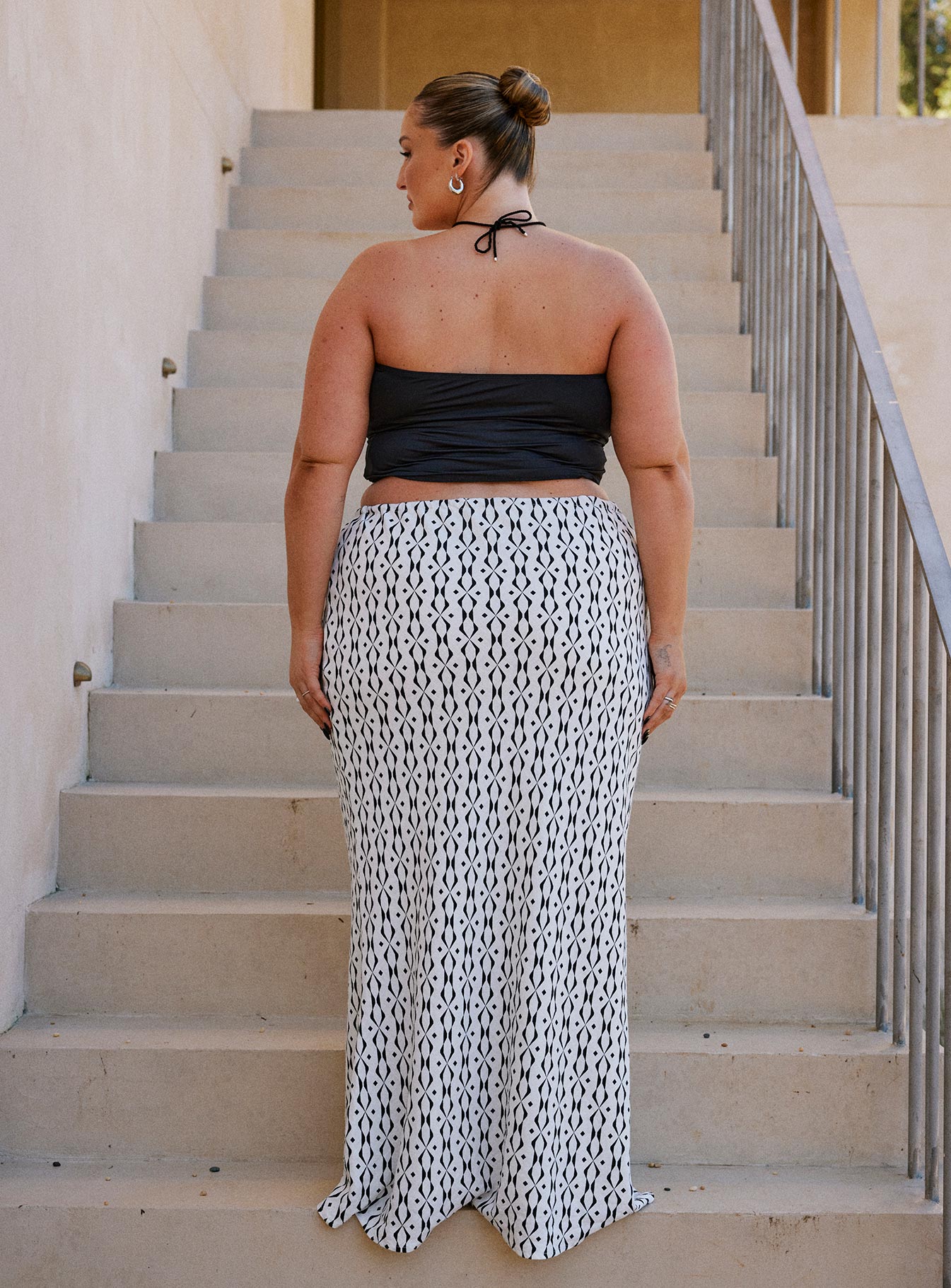 Mercer Linen Blend Maxi Skirt Black / White Curve-Oh Mollys