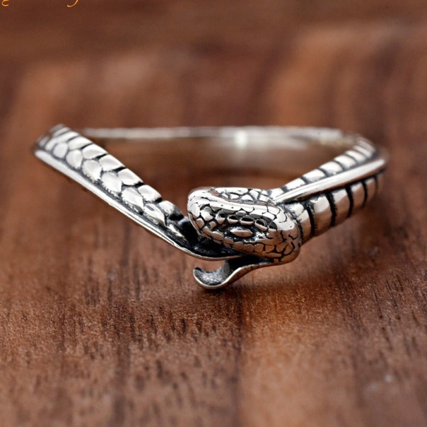 Gothic Style Oxidized Silver Serpent Ouroboros V Shape Ring