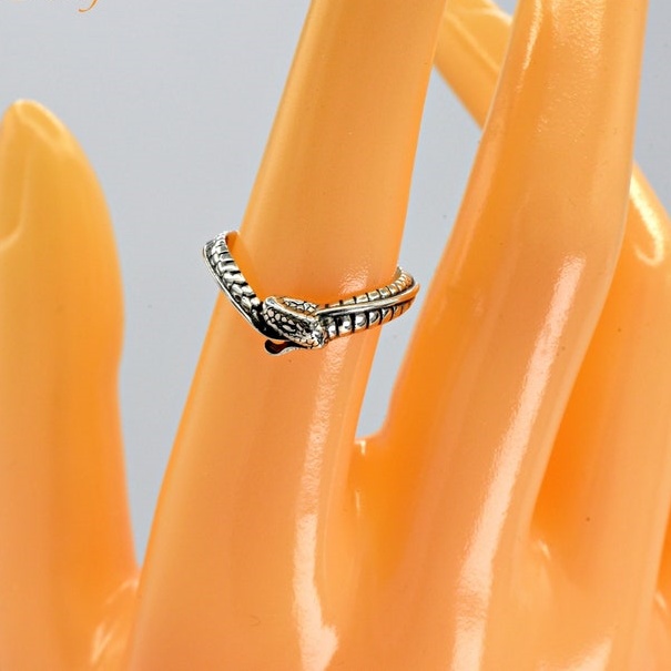 Gothic Style Oxidized Silver Serpent Ouroboros V Shape Ring