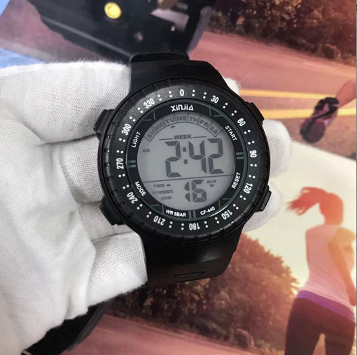 CF440 スポーツ電子腕時計（クロノグラフデジタル表示、防水）