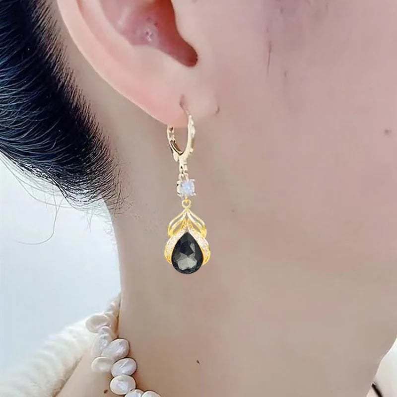 💧Fashionable women's earrings with a teardrop pendant
