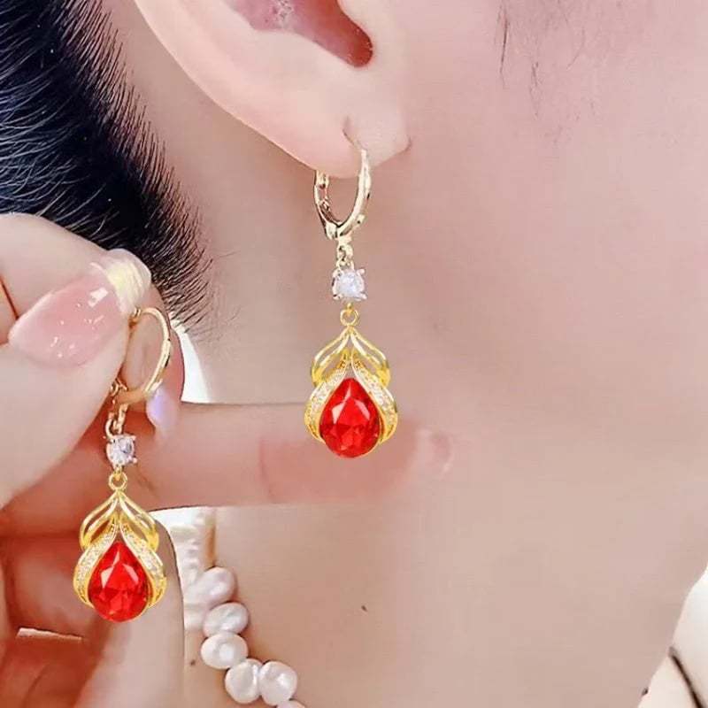 💧Fashionable women's earrings with a teardrop pendant