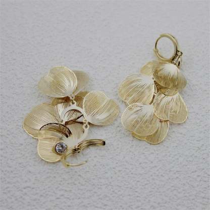 🍀Women’s Layered Leaf Hoop Dangle Earrings