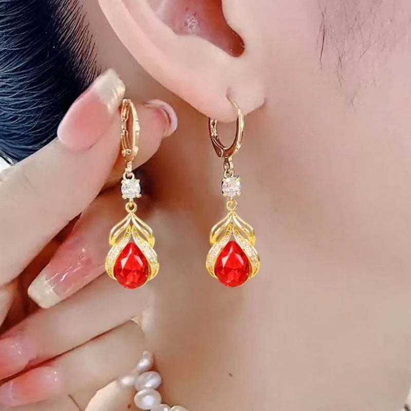 💧Fashionable women's earrings with a teardrop pendant