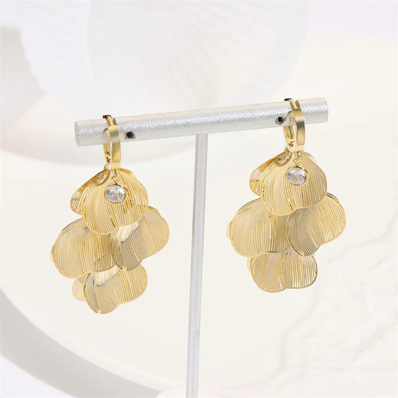 🍀Women’s Layered Leaf Hoop Dangle Earrings