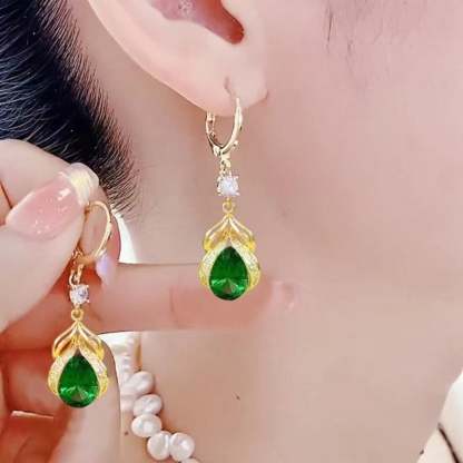 💧Fashionable women's earrings with a teardrop pendant