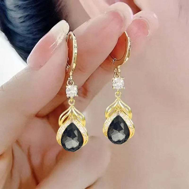 💧Fashionable women's earrings with a teardrop pendant