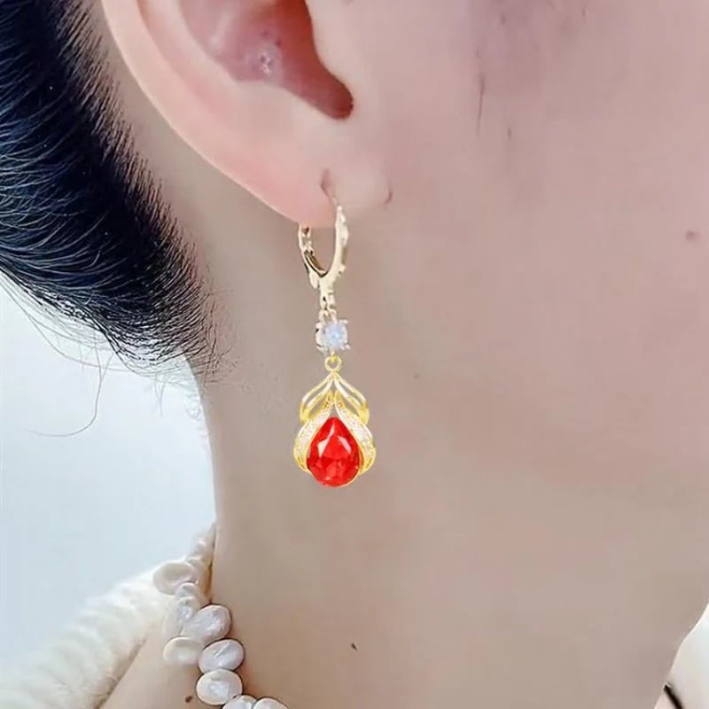 💧Fashionable women's earrings with a teardrop pendant