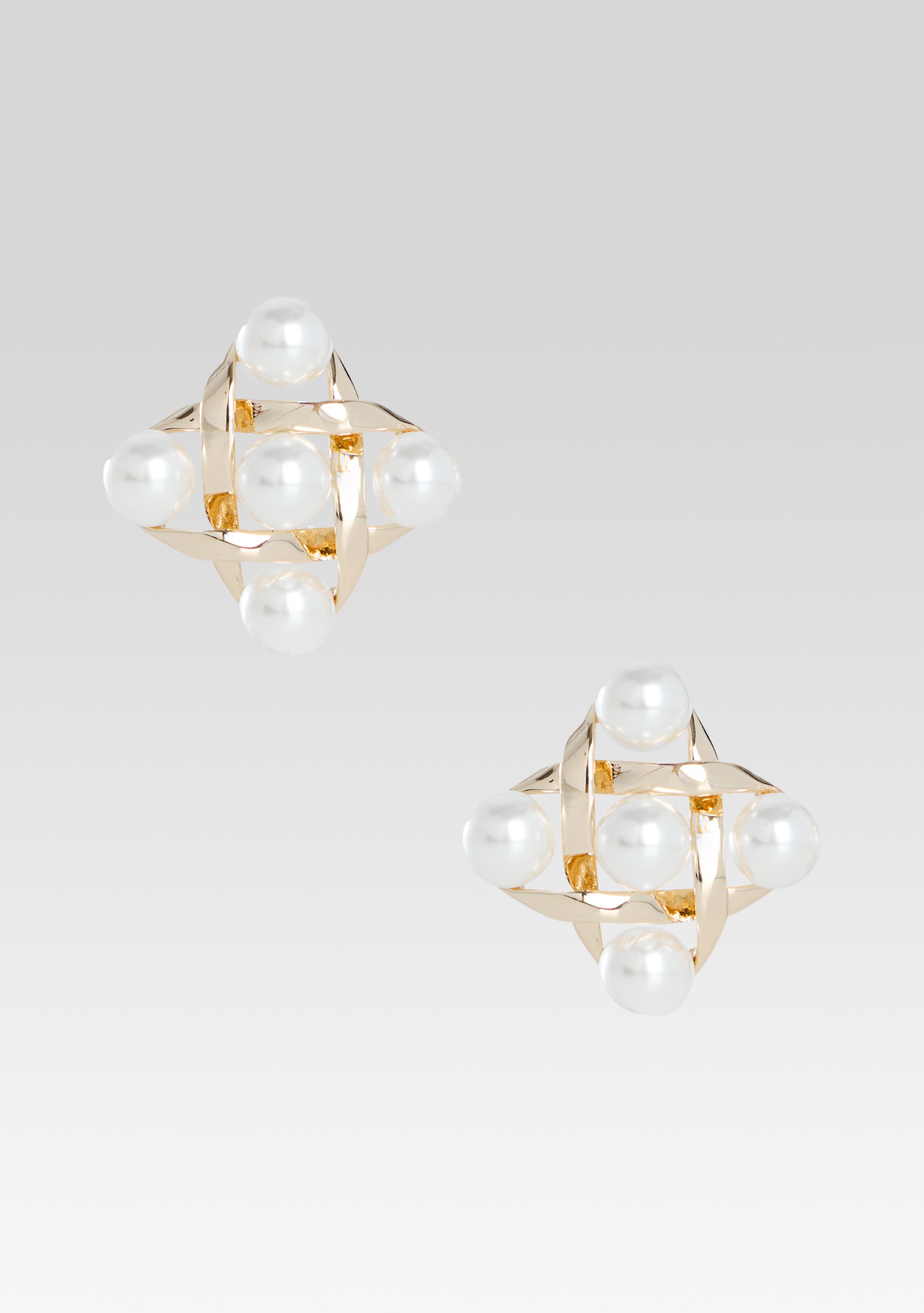 Harlow Pearl Earring-Stylulu