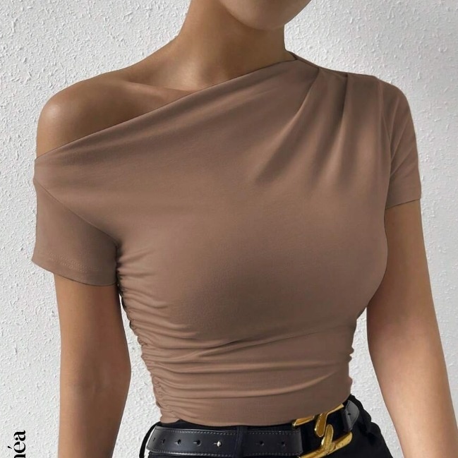 T-shirt slim à manches courtes irrégulières