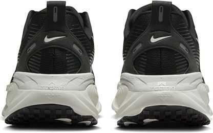 Nkhjgike Men's Vomero 18 Sneaker