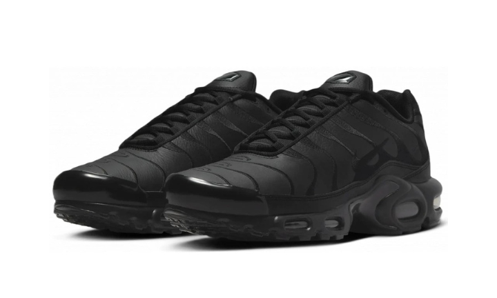 Nittgke Air Max Plus Triple Black Leather