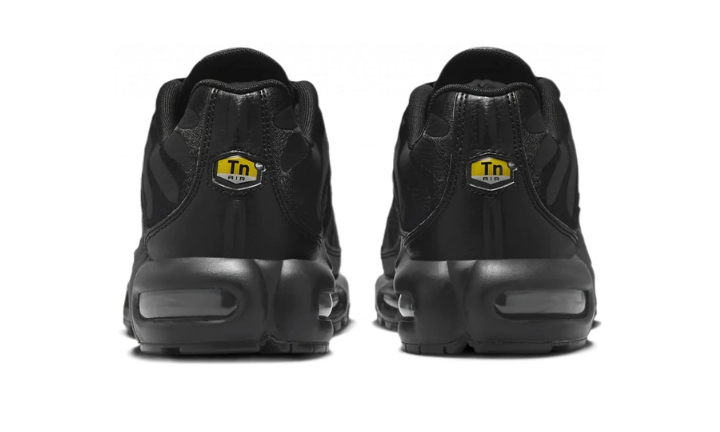 Nittgke Air Max Plus Triple Black Leather