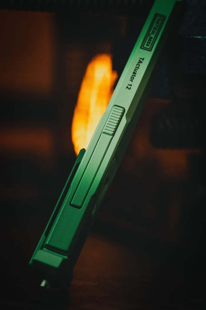 🍀 Lucky Shamrock Tactical Pen – Premium Titanium EDC Pen ✒️