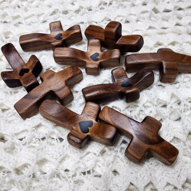 ✝️100% Handmade Wooden Cross My Heart(𝐉𝐚𝐦𝐞𝐬 𝐁𝐨𝐭𝐭𝐨𝐦𝐬 𝐇𝐚𝐧𝐝𝐦𝐚𝐝𝐞®)