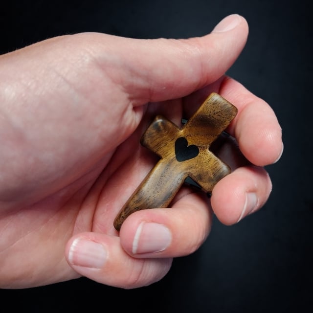 ✝️100% Handmade Wooden Cross My Heart(𝐉𝐚𝐦𝐞𝐬 𝐁𝐨𝐭𝐭𝐨𝐦𝐬 𝐇𝐚𝐧𝐝𝐦𝐚𝐝𝐞®)