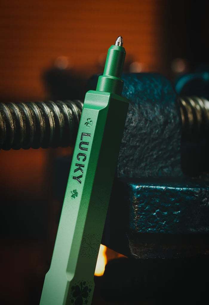 🍀 Lucky Shamrock Tactical Pen – Premium Titanium EDC Pen ✒️