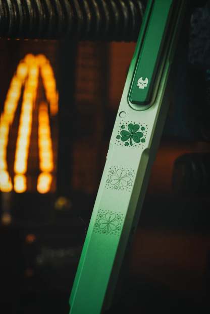 🍀 Lucky Shamrock Tactical Pen – Premium Titanium EDC Pen ✒️