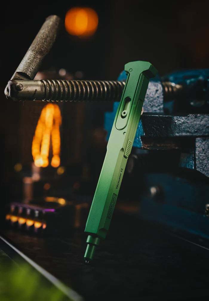🍀 Lucky Shamrock Tactical Pen – Premium Titanium EDC Pen ✒️
