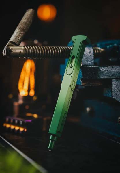 🍀 Lucky Shamrock Tactical Pen – Premium Titanium EDC Pen ✒️
